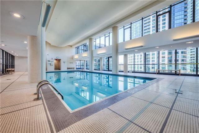 Lakefront Living Downtown Toronto - Free Parking, Gym, Indoor Pool Exterior photo