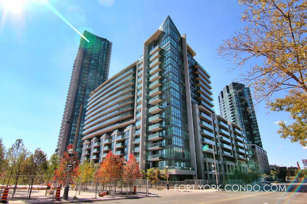 Lakefront Living Downtown Toronto - Free Parking, Gym, Indoor Pool Exterior photo
